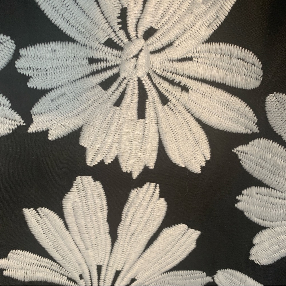 Simply Irresistible Black and White Sleeveless Tank Top - Picture 3 of 4